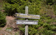 Schild Wanderweg zum RIesenbühlturm Schild Wanderweg zum RIesenbühlturm