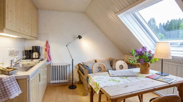 Ferienwohnung Gartenblick: Küche und Esstisch Ferienwohnung Gartenblick: Küche und Esstisch