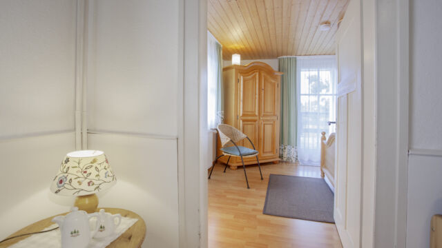 Familienzimmer Terrasse: Blick ins Schlafzimmer (Zimmer 2) Familienzimmer Terrasse: Blick ins Schlafzimmer (Zimmer 2)