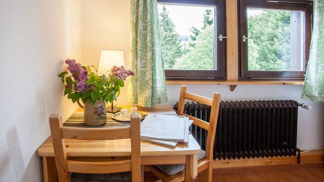 Doppelzimmer Gartenblick: Tisch Doppelzimmer Gartenblick: Tisch