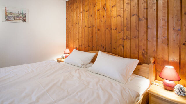Doppelzimmer Terrasse: Bett (Zimmer 4) Doppelzimmer Terrasse: Bett (Zimmer 4)