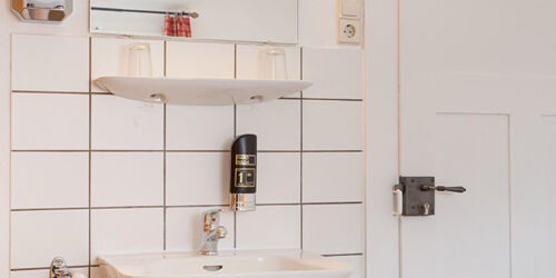 Doppelzimmer einfach: Waschbecken Doppelzimmer einfach: Waschbecken