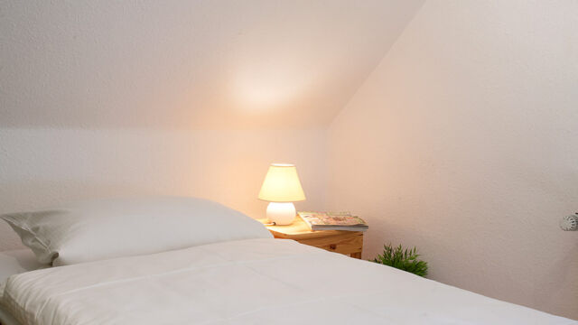 Einzelzimmer Balkon einfach: Bett Einzelzimmer Balkon einfach: Bett