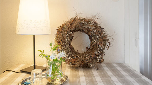 Einzelzimmer Balkon einfach: Tisch Einzelzimmer Balkon einfach: Tisch