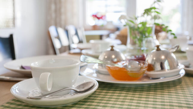 Frühstückstisch mit Marmeladen Frühstückstisch mit Marmeladen