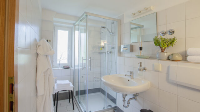 Ferienwohnung Garten: Badezimmer mit Dusche Ferienwohnung Garten: Badezimmer mit Dusche