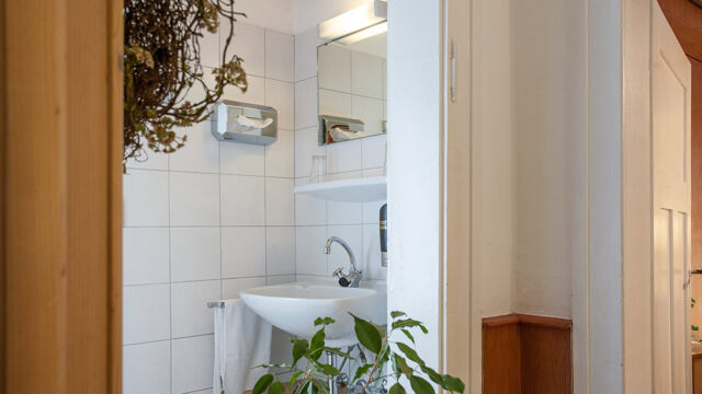 Familienzimmer Terrasse Blick ins Badezimmer (Zimmer 3)