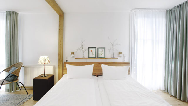 Doppelzimmer Südbalkon: Bett Doppelzimmer Südbalkon: Bett