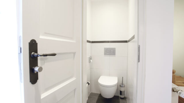 Einzelzimmer Terrasse: Toilette (Zimmer 5) Einzelzimmer Terrasse: Toilette (Zimmer 5)